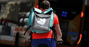 Amazon возглавил раунд инвестиций на $575 млн в сервис доставки Deliveroo