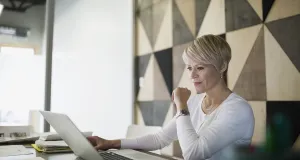 Заслуженный работник. Как женщине строить карьеру после 45  