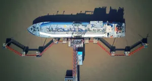 Нефтегазовая флотилия. Почему нельзя выгонять иностранцев с Северного морского пути