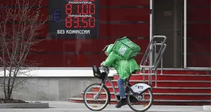 В апреле российская экономика поставила три антирекорда. Как она будет восстанавливаться?