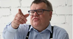 «Мы приняли меры, позволяющие дойти до выборов»: главный оппонент Лукашенко — об обысках, доходах и «консультациях в России»