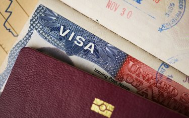 Нужна ли транзитная виза при пересадке в ОАЭ?