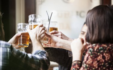 Алкоголь меняет нашу личность! Почему — объясняет нейропсихофармаколог Дэвид Натт