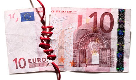 Еврозона не развалится, а курс европейской валюты упадет максимум на 10%