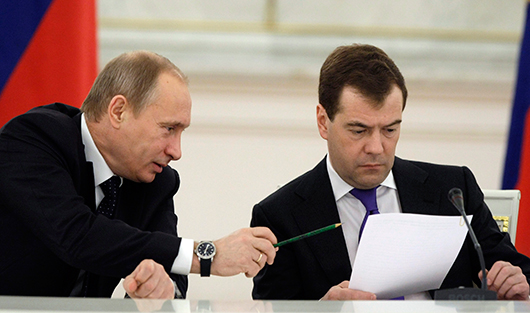 Исправленному верить: как Путин переписывал медведевские законы