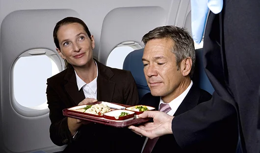 Курица, рыба, мясо: что останется в меню авиакомпаний во время кризиса?