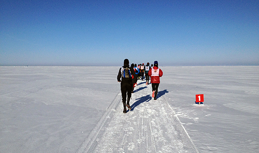 42 км по льду «живого» озера: почему нужно участвовать в Байкальском марафоне