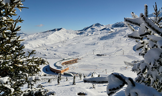 Отпуск в гору: 10 горнолыжных курортов России и ближнего зарубежья