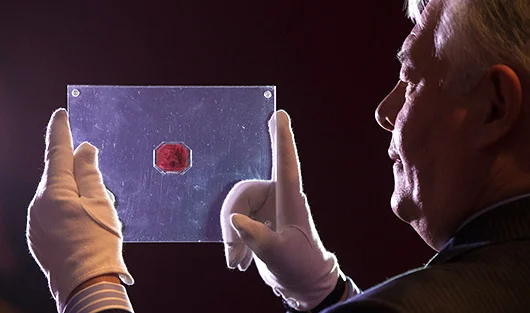 Малышки на миллион: 6 самых дорогих почтовых марок в мире