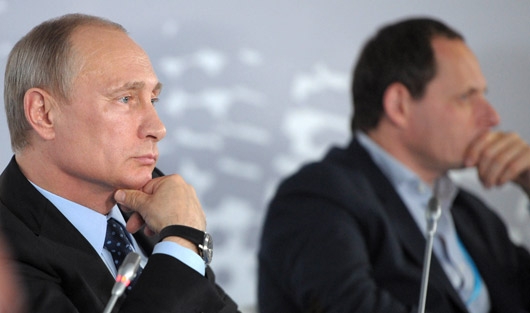 Путин внес поправки о запрете счетов в иностранных банков для чиновников