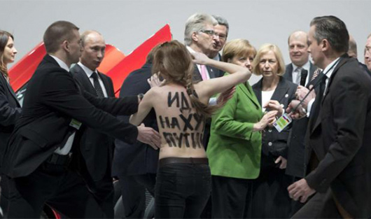 Femen против Путина: как российского президента встретили в Германии