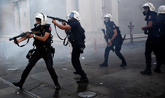 Антиправительственные протесты в Турции: десятки пострадавших, тысячи задержанных