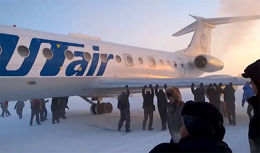 Пассажирам пришлось толкать Ту-134 в Красноярском крае