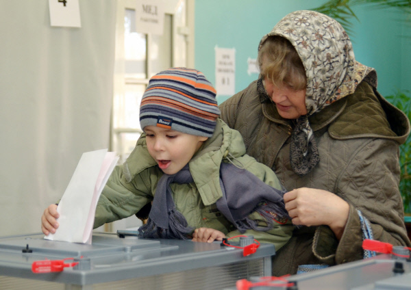 День выборов в фотографиях: россияне голосуют за губернаторов и мэров