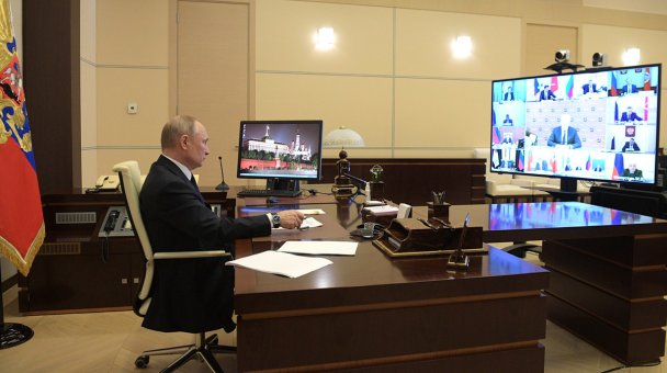 «Победим и эту заразу»: Путин сравнил коронавирус с половцами и печенегами