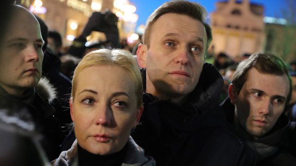 В реанимацию к Навальному не пустили его жену и личного врача