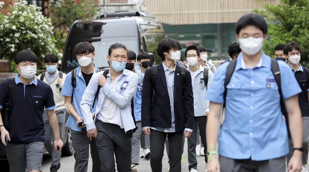 Южная Корея заявила о преждевременном приходе второй волны коронавируса