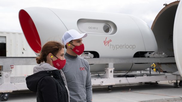 Придуманный Маском Hyperloop впервые испытали с пассажирами 