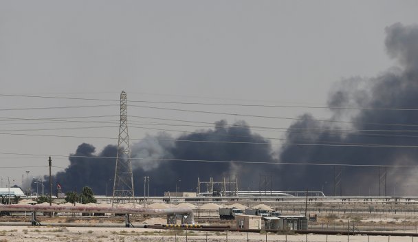 Саудовская Аравия ограничила добычу и поставки нефти после атаки беспилотников