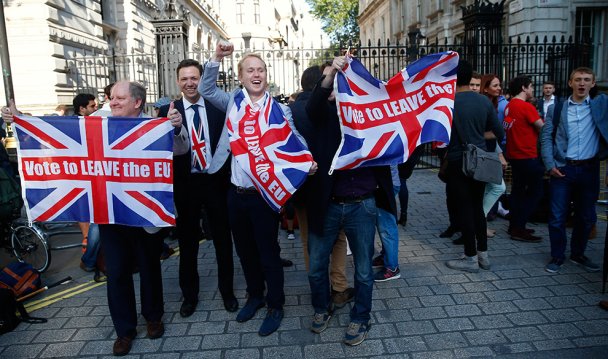 Великобритания уплывает из Европы: британцы проголосовали за Brexit