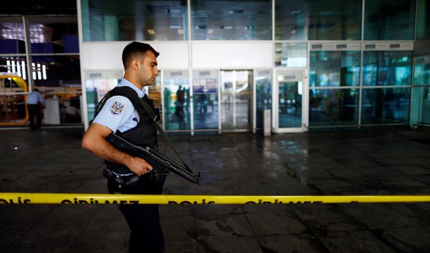 Теракт в аэропорту Стамбула: кадры с места происшествия 