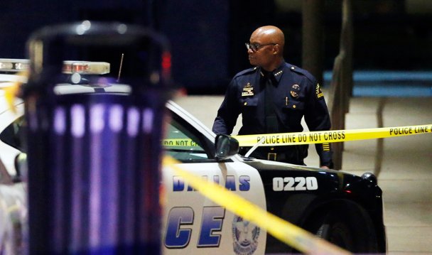 В стрельбе в Далласе пострадали 12 полицейских и двое гражданских