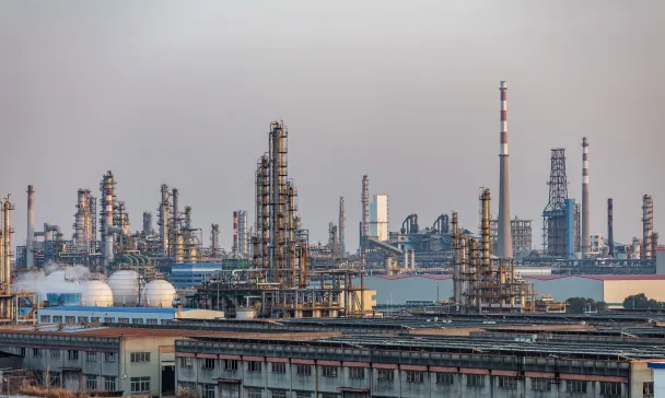 Цена нефти подскочила на 5% на новости о продлении ограничения добычи странами ОПЕК+