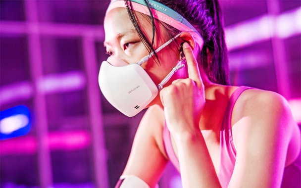 LG анонсировала защитные маски со встроенными микрофоном и динамиками