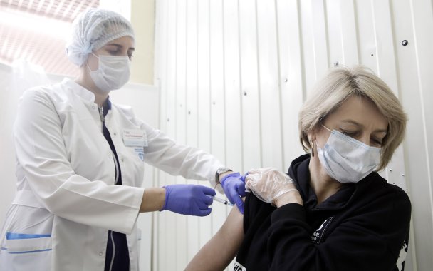 В Москве объявили частичную обязательную вакцинацию работников