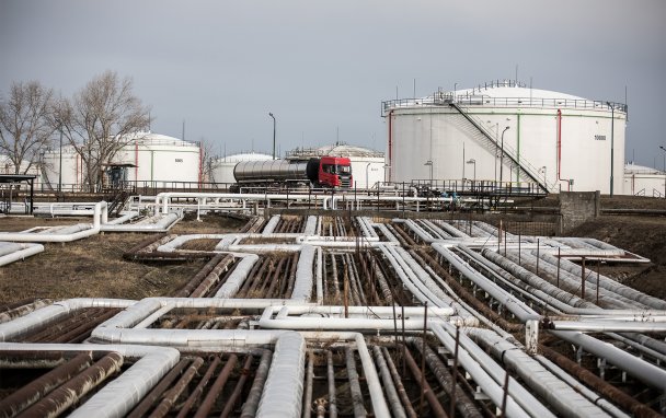«Коллективное самоубийство»: цены на нефть упали на 30% после разрыва сделки России с ОПЕК