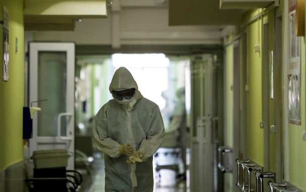 Число смертей от коронавируса в России превысило 2000 человек
