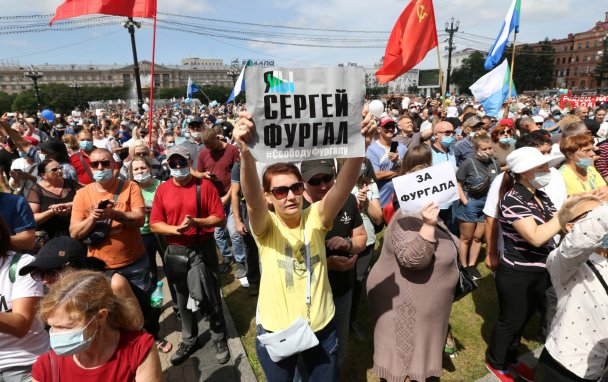 Тысячи жителей Хабаровска вышли на пятую субботнюю акцию протеста подряд