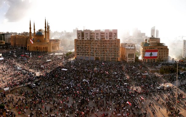 Многотысячные протесты в Бейруте переросли в столкновения с полицией