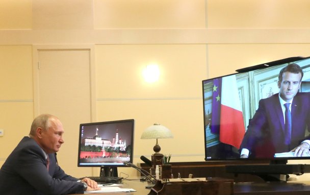 «Простой интернет-баламут»: Le Monde узнала содержание разговора Путина и Макрона о Навальном