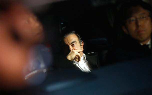 «Операция в стиле Джеймса Бонда»: СМИ узнали детали побега экс-главы Renault Карлоса Гона из Японии 