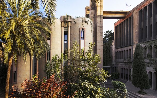 Жизнь в цилиндре: зачем испанский архитектор поселился на цементном заводе 