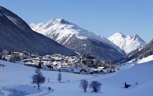 Где весной кататься на лыжах: 10 лучших горных курортов в Европе и России