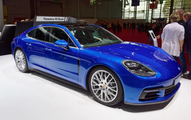 Машина для миллионера: самые популярные в России автомобили дороже $100 000