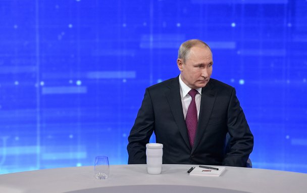 «Когда вернется крепостное право?». Острые вопросы Владимиру Путину в ходе прямой линии