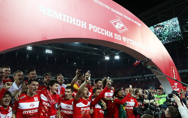 Чемпионский пояс: как провели сезон футбольные клубы российских олигархов