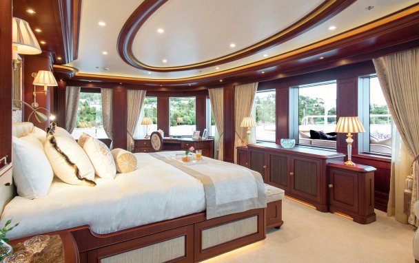 Фото Burgess Yachts