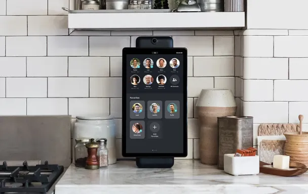 Фото Facebook Portal +
