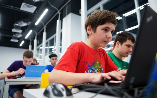Можно ли заработать на школьном онлайн-образовании в России