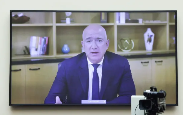 Состояние богатейшего человека мира сократилось на $9 млрд за день