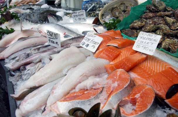 Новая вспышка коронавируса привела к бойкоту лосося в Китае