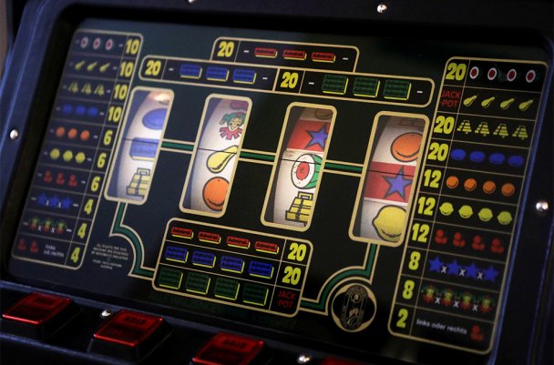 Сбербанк зафиксировал рост зарплат на 200% в сфере азартных игр