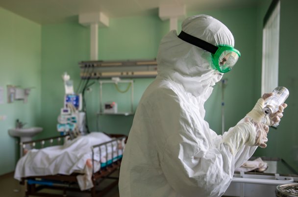 Число новых заболевших в России снизилось шестой день подряд
