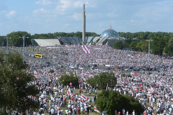 Акция протеста в Минске стала крупнейшей в истории Белоруссии 
