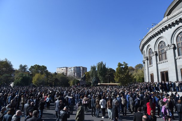 Больше 100 задержанных, «Никол, уходи!»: в Ереване вспыхнули новые протесты