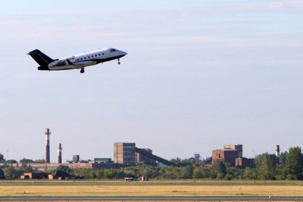 Самолет с Навальным приземлился в Берлине